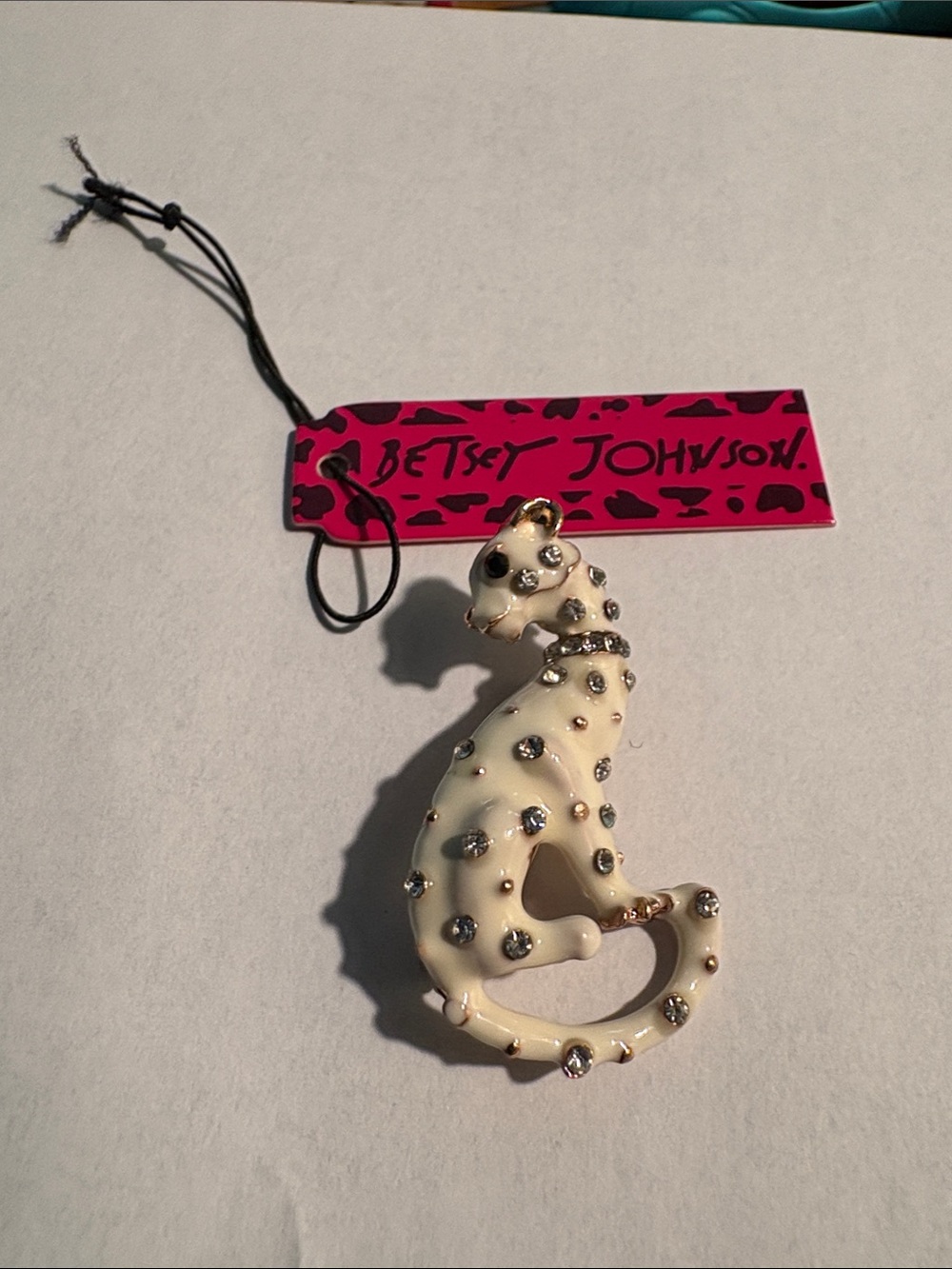 Betsey Johnson Cream Jeweled Cat Pendant/brooch Necklace